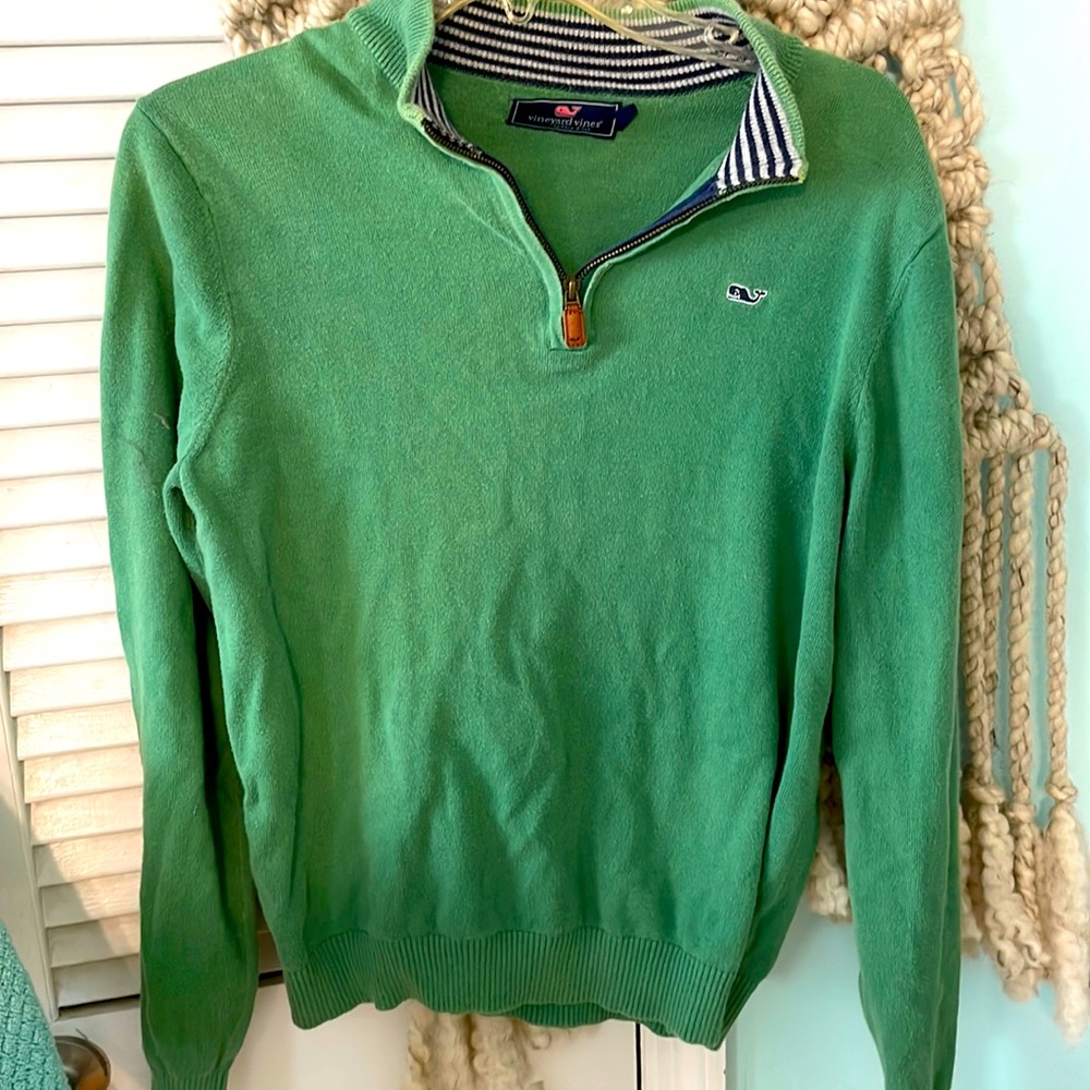 Size extra large green vineyard vine sweater. Unisex